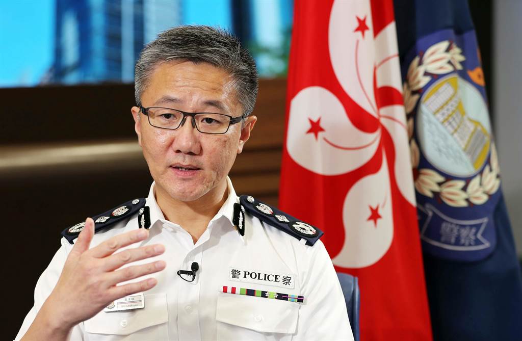香港警務處處長蕭澤頤今（10日）表示，他在香港警界工作32年，接觸過很多專業的資深傳媒人，強調警方尊重新聞自由，但並非「假新聞自由」。