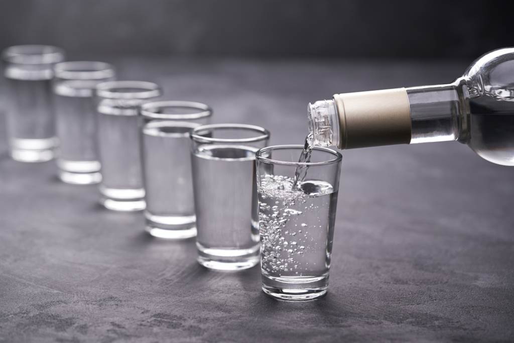 俄羅斯屢傳因飲用廉價酒精替代物致死事件，這是該國存在已久的問題。