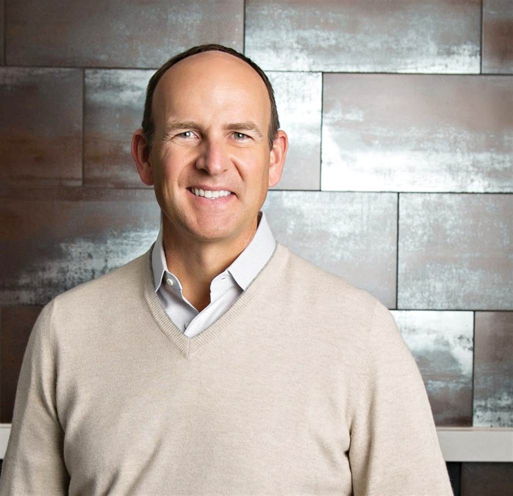 安麗公司董事會聯合主席德．狄維士（Doug DeVos）榮獲世界直銷聯盟（WFDSA）終身成就獎。
