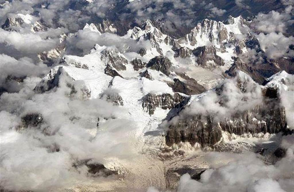 研究：全球升溫低於1.5°C　5億人仍註定泡在海水裡。圖為青藏高原冰川。