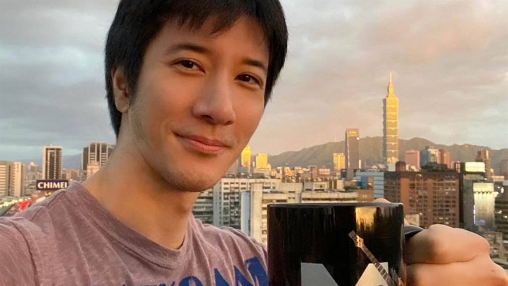 王力宏曾被好友酸襪子破了還在穿，如今真實原因曝光讓網友相當感動。
