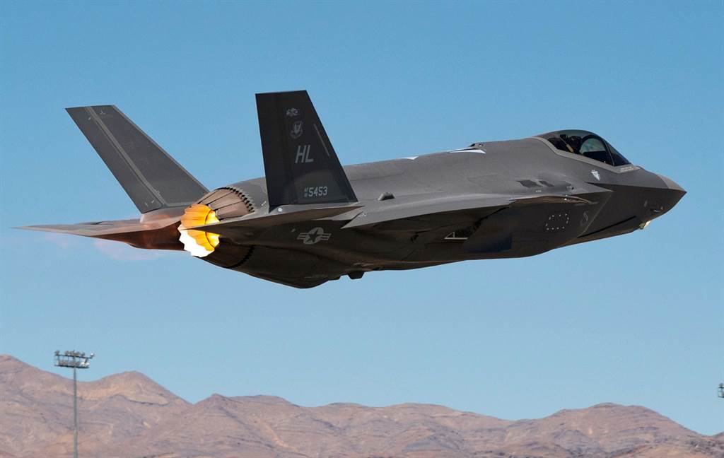 美國F-35A戰機2021年9月21日從內華達州奈里斯空軍基地(Nellis Air Force Base)起飛的畫面。