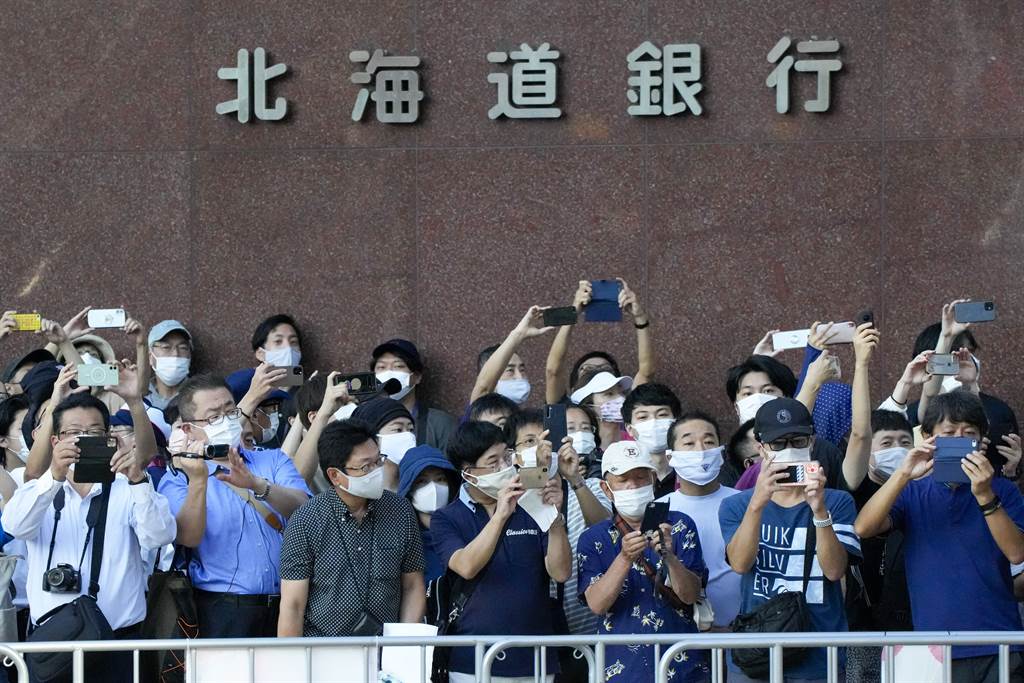 解除還不到2週，北海道札幌市的酒吧發生21人群聚感染。