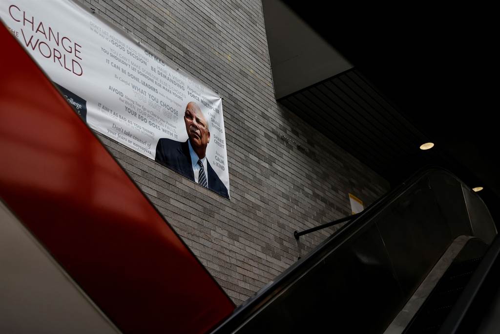 美國首位非裔國務卿鮑爾（Colin Powell）今晨因COVID-19併發症辭世，享壽84歲。 